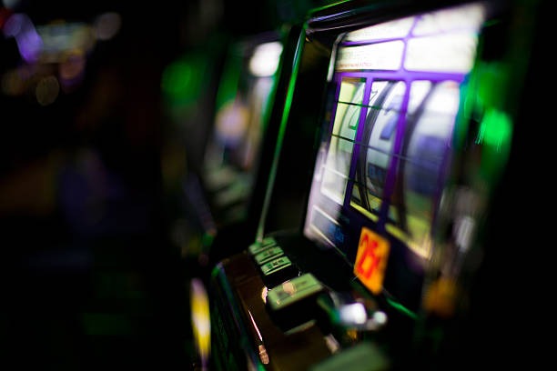 Ninja and Samurai symbol designs Ninja symbol and samurai symbol closeup on Ninja vs Samurai slot